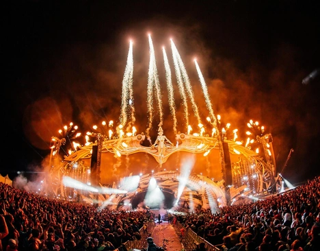 Трагедия Tomorrowland 2025: за два дня до начала самого масштабного музыкального фестиваля на планете сгорела основная сцена