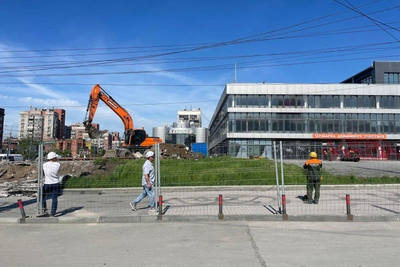 У ЦУМа в Новосибирске установили ограждения
