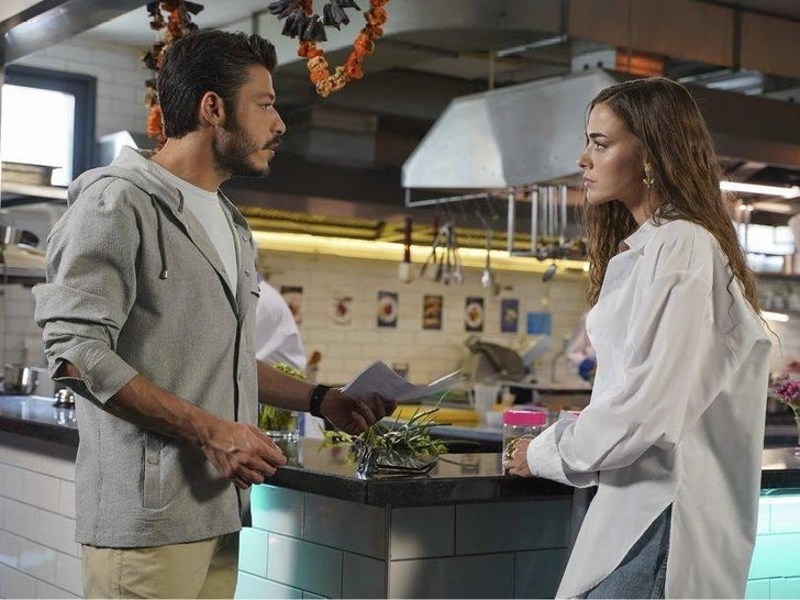 Источник: Кадр из сериала «Стеклянные потолки»