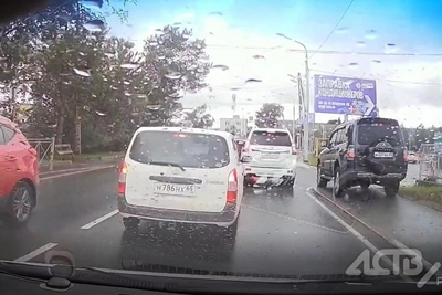 Водитель Pajero проехал по тротуару в Южно-Сахалинске