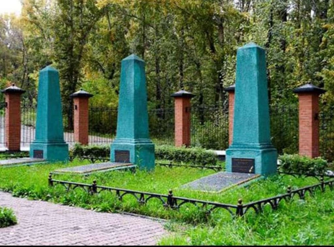 Образ Пантеона напоминает некрополь у Кремлёвской стены | Источник: nk-tv.com