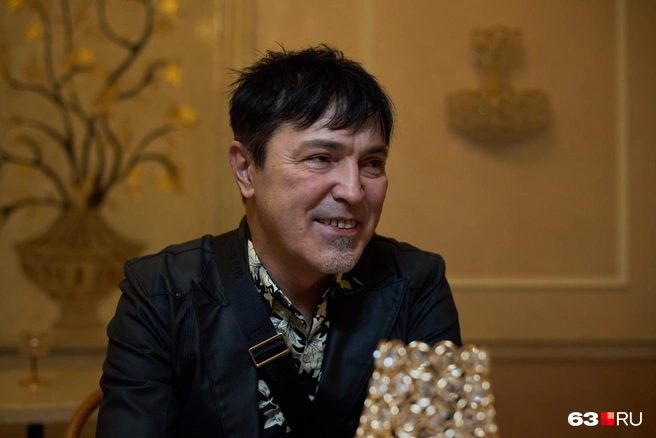 Экс-участник «Руки Вверх!» продолжает выступать со своей новой группой «Потехин Бэнд» | Источник: Роман Данилкин / 63.RU