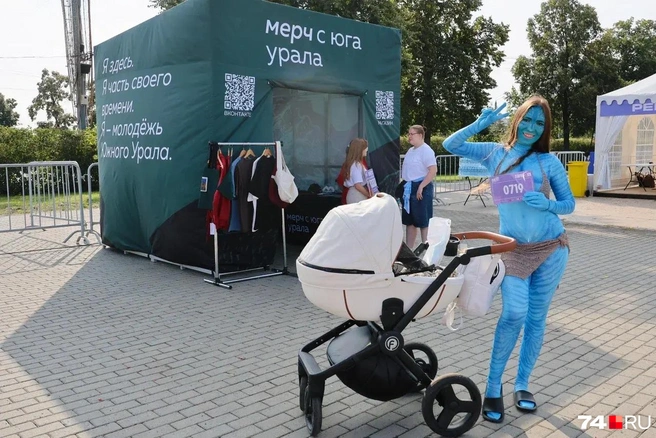 А в палатке «Друг с Юга Урала» можно приобрести мерч от бренда, который подразумевает простые вещи на каждый день, комфорт, свободу и Южный Урал