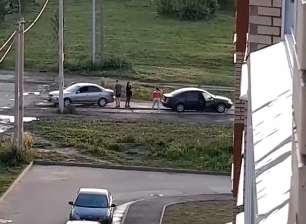 В Дашково-Песочне водители и их пассажиры вступили в конфликт на узкой дороге | ya62.ru