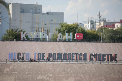 В Кургане монтируют новый арт-объект о «Счастье»