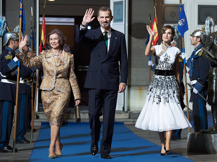 Неувядающая: экс-королева Испании София отмечает 79-летие