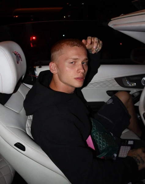 Даня Милохин | www.starhit.ru