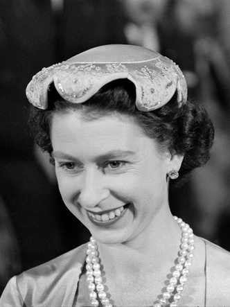 Причуды принцесс: почему королевские особы всегда носят шляпы