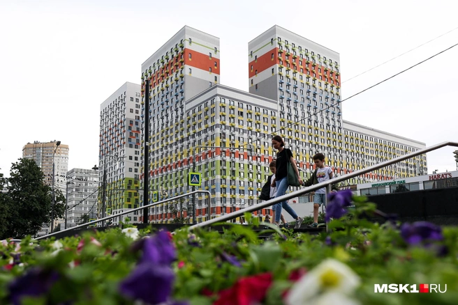 «Властям главное, чтобы сверху мозги „не делали“». Москвичи назвали главные проблемы самого западного района столицы | Источник: Артем Устюжанин / MSK1.RU