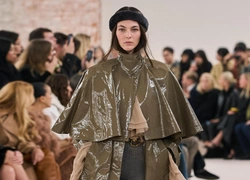 Все, что нужно знать о дебюте Чемены Камали в Chloé