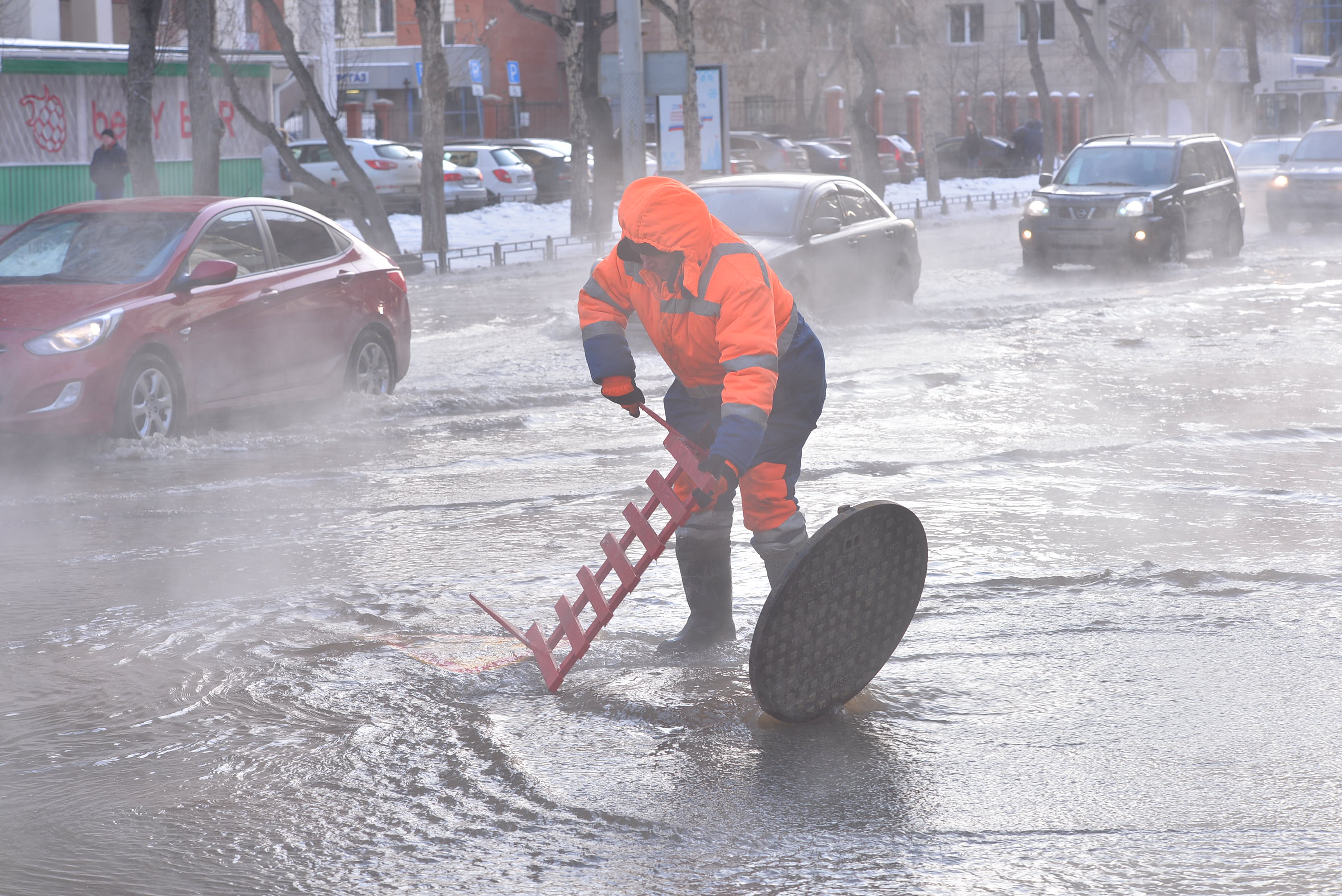 Разваливаются водопровод, электросети, канализация… Список главных коммунальных проблем Екатеринбурга