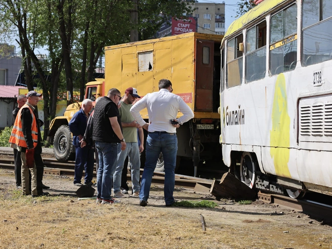 На месте выясняют обстоятельства происшествия | Источник: Тимофей Крылов / V1.RU