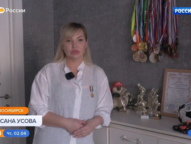 Оксана Усова проживает в Новосибирске и одна растит десятерых детей. | Источник: Кадр из передачи «Утро России», «Россия-1» / smotrim.ru