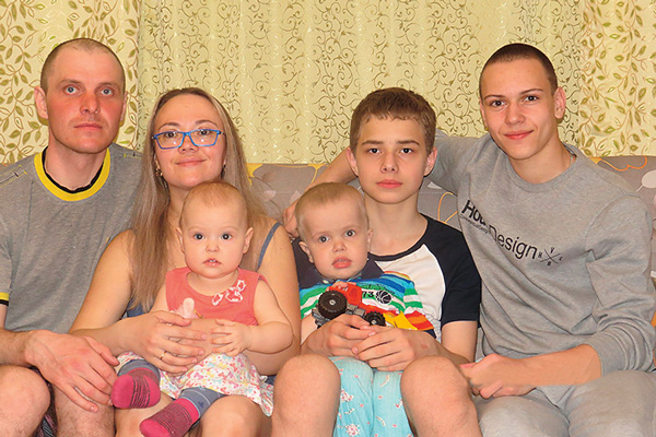 Людмила Елтышева, мать четверых детей, организовала инициативную группу многодетных родителей