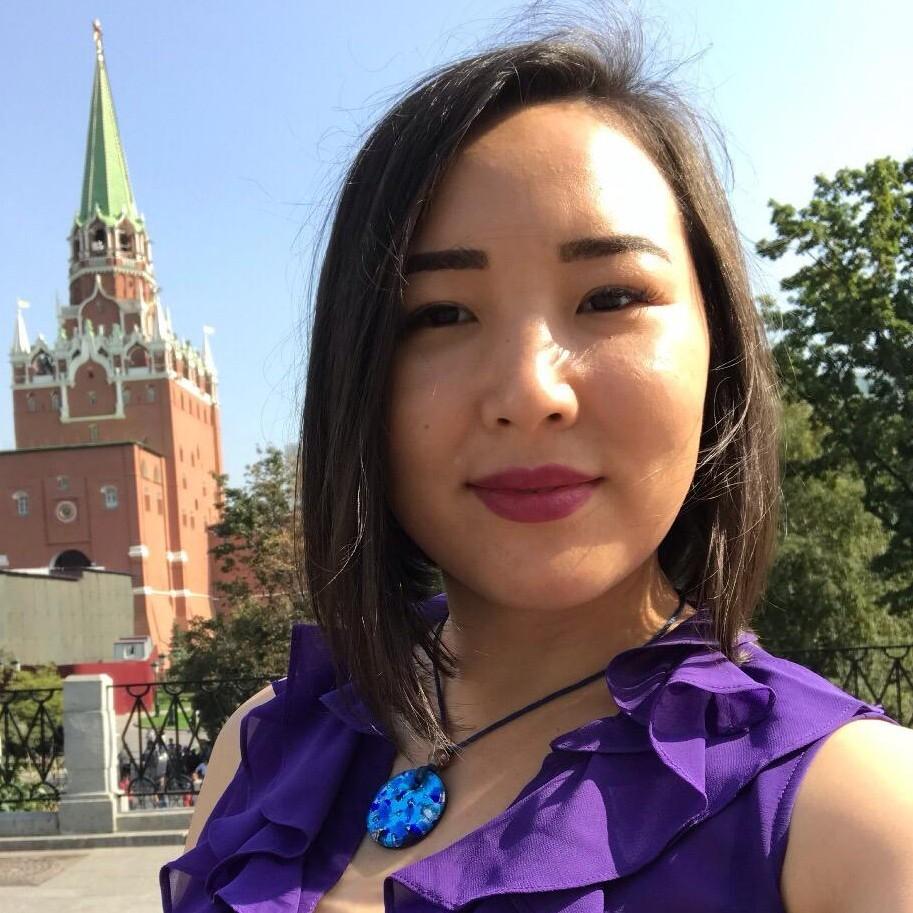 37-летняя звезда КВН, участница команды «Раисы» Соелма Гармаева, погибла в ДТП в Петербурге