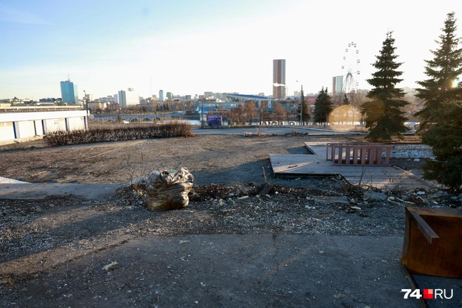 Расчистка территории продолжается? | Источник: Михаил Шилкин