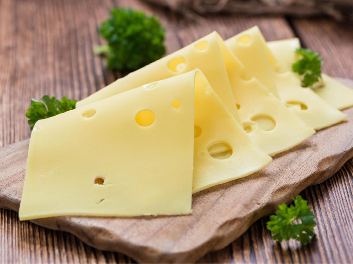 Как красиво нарезать сыр для праздничного стола — гости будут в восторге!
