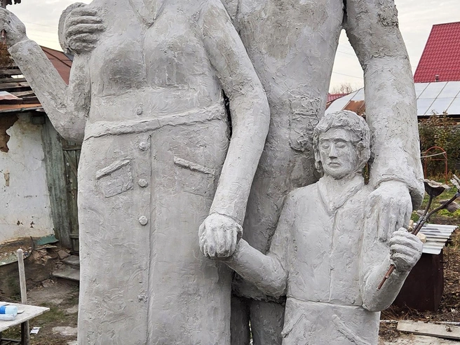 По всей видимости, памятник временно останется у автора. | Источник: Администрация Троицка