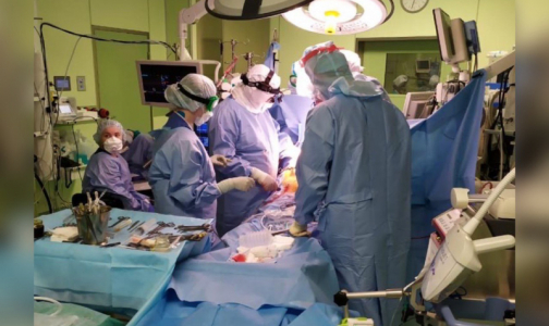 В Центре Алмазова 56-летнему пациенту провели редкую операцию на сердце