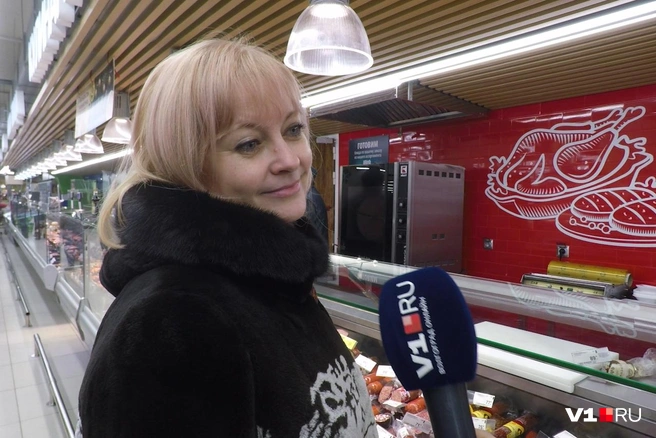 Наталья бы хотела поставить на новогодний стол и оливье, и красную рыбку