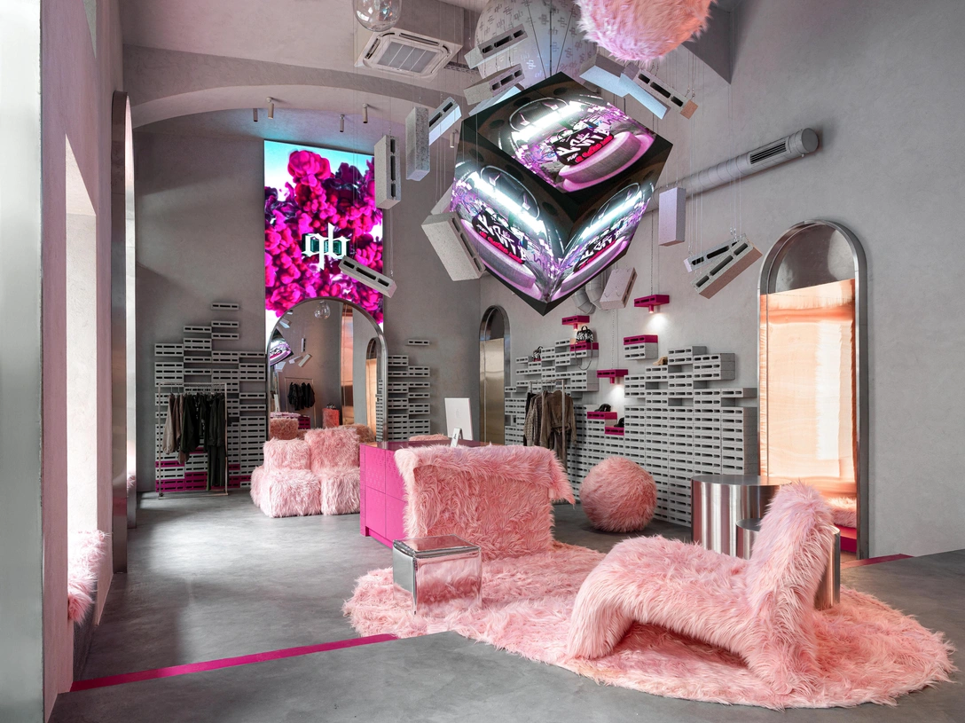 Флагманский шоурум A quick buck в Москве | Источник: Сергей Красюк