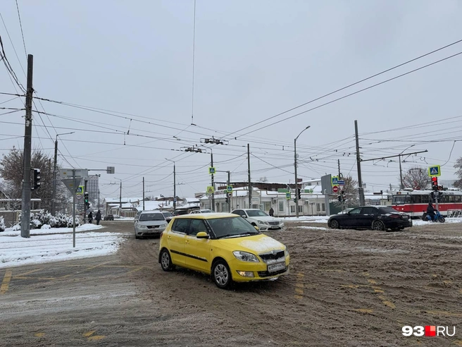Перекресток возле Тургеневского моста | Источник: Валерия Дульская / 93.RU
