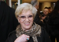 «Неприлично в 90 лет»: Алиса Фрейндлих призналась, что потеряла слух из-за ковида и думает об уходе со сцены