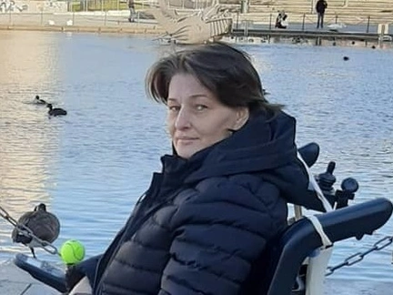 Заложница из Беслана, прославившаяся благодаря фильму Юрия Дудя, продает дом, чтобы сделать операцию