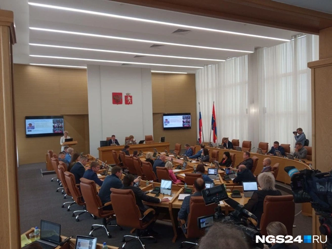 Сессия проходила в присутствии журналистов | Источник: Александр Ибрагимов / NGS24.RU