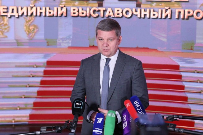 Также на открытии был Роман Карманов из Президентского фонда культурных инициатив | Источник: Артём Устюжанин / MSK1.RU