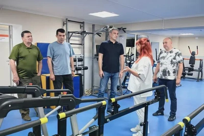 Василий Орлов посетил реабилитационный центр в Амвросиевке