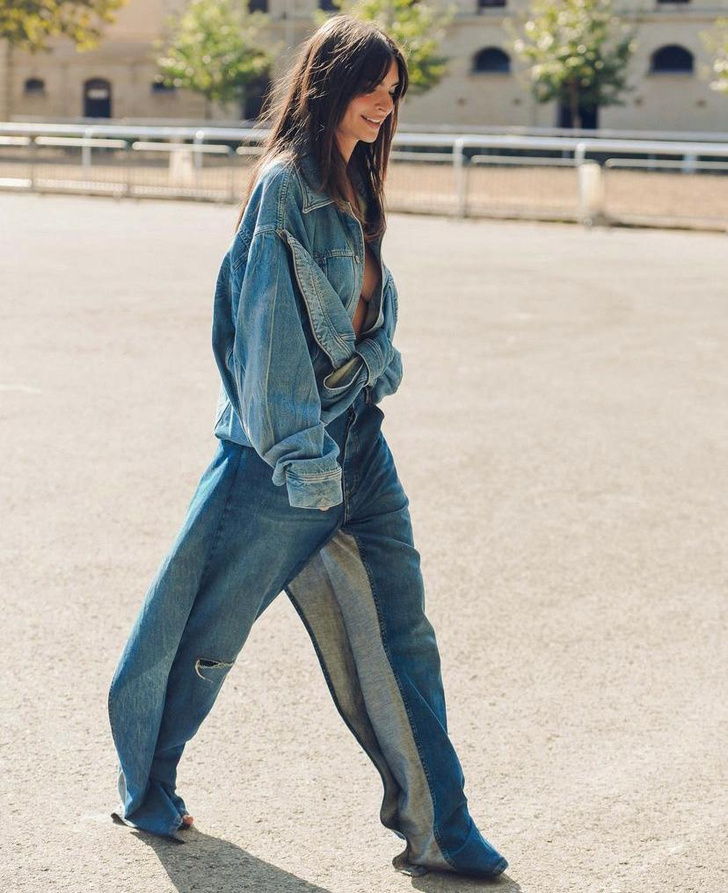 Эмили в Париже: джинсы задом наперед и куртка на голое тело