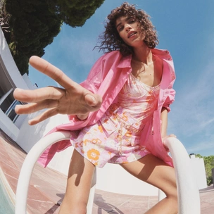 Цветочный принт и много розового — важные тенденции сезона в коллекции Maje