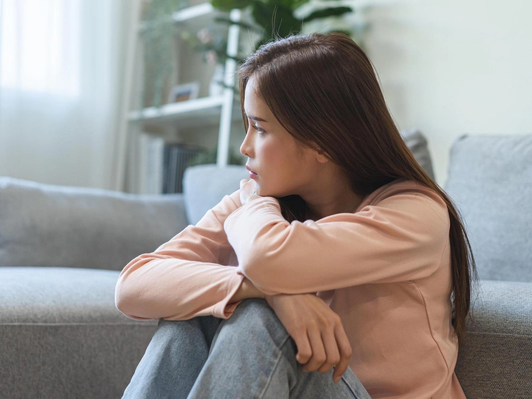 Мало света: причины, по которым мы грустим в холодный сезон и 4 способа это изменить | marieclaire.ru