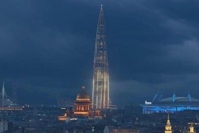 Eternal Flame lights Lakhta Center tower on siege remembrance day