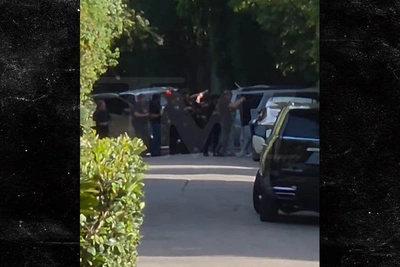 Видео ареста D4vd: вооружённая полиция