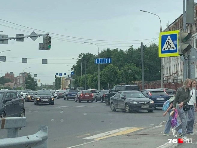 Ярославцы встали в утренние пробки | Источник: читатель 76.RU