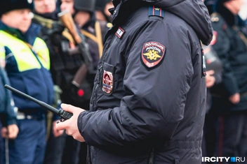 Наличие радиосвязи в таких операциях — пункт обязательный. С их помощью все подразделения координируют действия. | Источник: Алина Ринчино / «ИрСити»