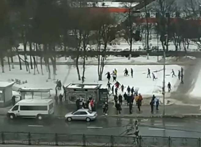 Полиция задержала нескольких участников массовой драки около остановки «Рязанская таможня» | ya62.ru