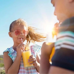 Сок, лёд в напитках и блюда из яиц: 7 продуктов, которыми легко отравиться на отдыхе