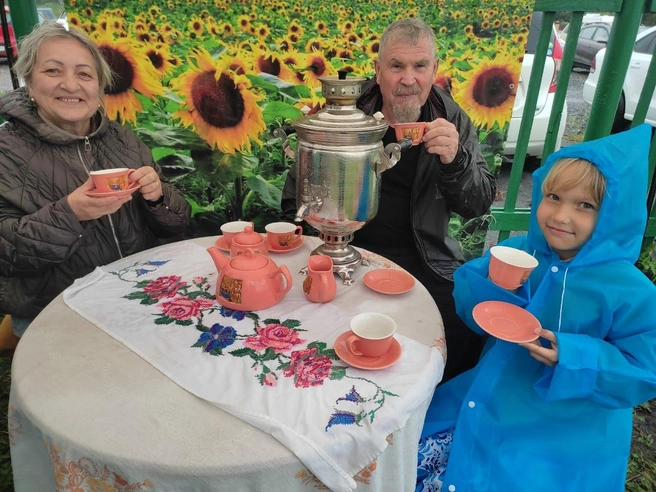 На малой звоннице желающие смогли попробовать себя в роли звонарей под руководством педагогов | Источник: www.10kanal.ru