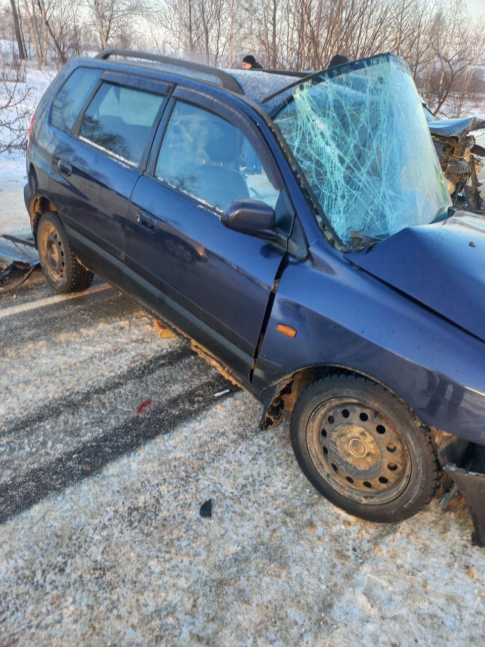 У машины вырвало кусок, но люди родились в рубашках: вы ужаснётесь, увидев фото с места этого ДТП по Воронежем