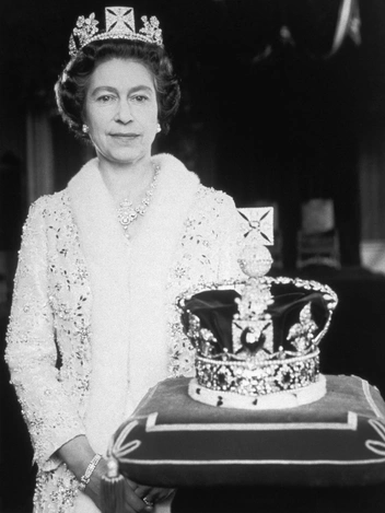 Ее Величество Елизавета II с Имперской короной, 1 июля 1978