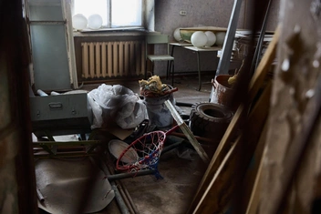 Которая по камерам наблюдения следит за всей территорией | Источник: Александр Ощепков / NGS.RU