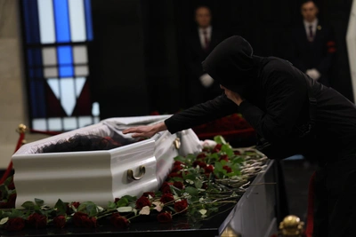 Fans mourn, bring gifts at Moscow farewell for blogger Irina Nebogaya