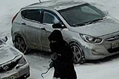 Жителя Кемерова избили у подъезда средь бела дня