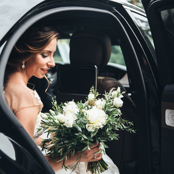 Бросать или не бросать: топ-9 стильных свадебных букетов, которые вам захочется оставить себе