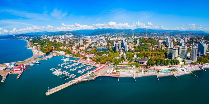 Вид с воздуха на Центральный район Сочи | Источник: saiko3p via Shutterstock/Fotodom.ru