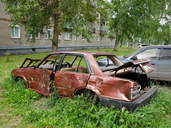 За 2025–2026 годы на баланс передано 9 автомобилей, решения об их утилизации или продаже пока не приняты. | Источник: Анна Золотова / NGS.RU