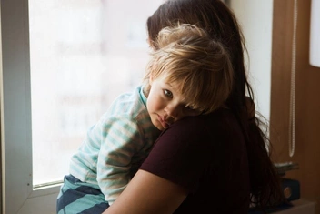 «Муж все время проводит с друзьями, пока я сижу дома с тремя детьми»